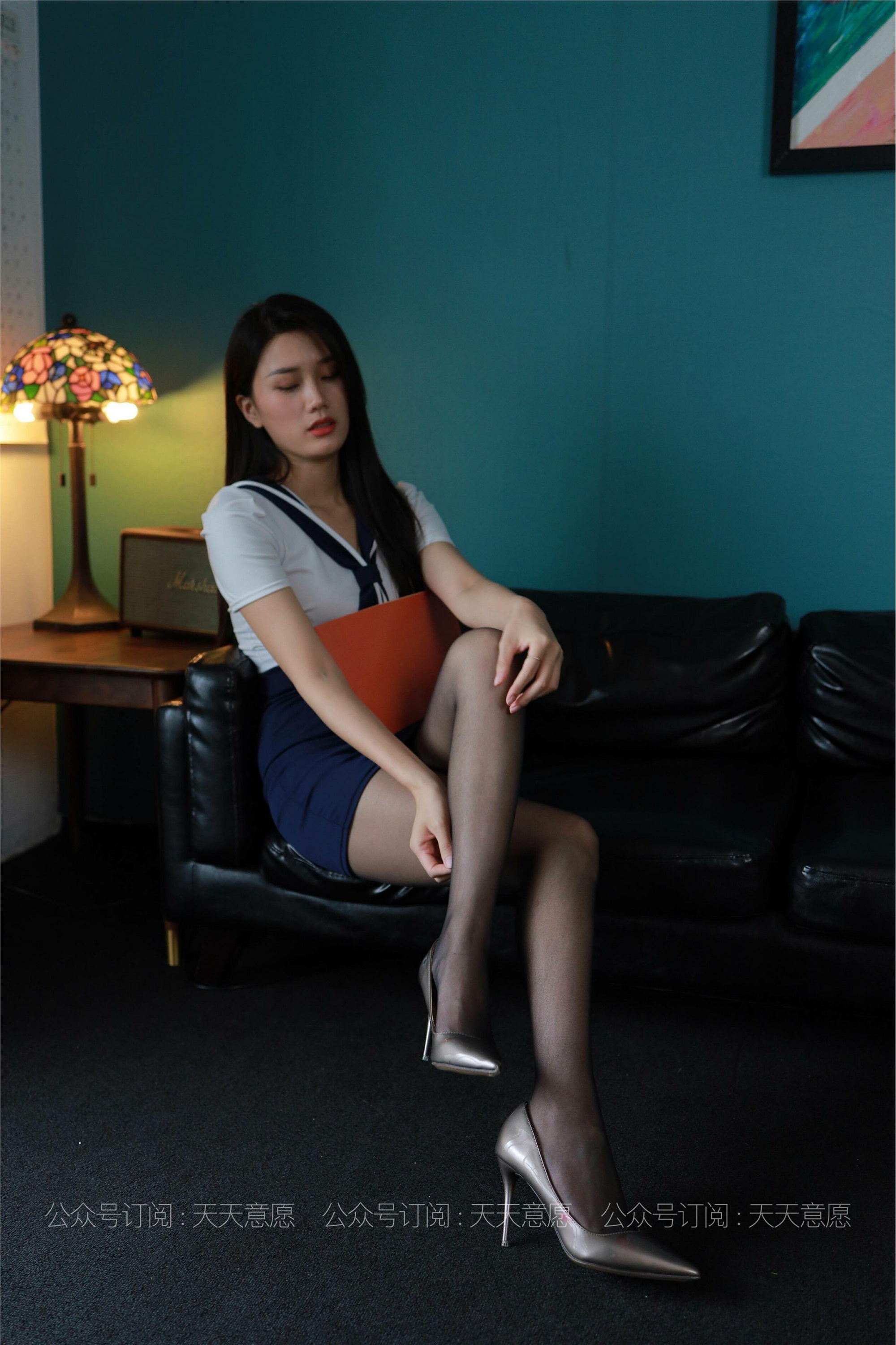 IESS异思趣向 - 模特：羽西《沙发上的黑丝》